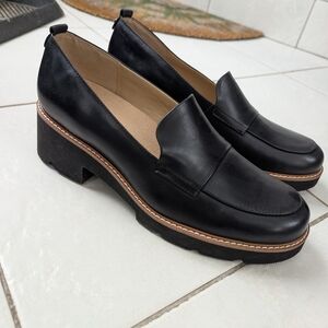 NWOT- Naturalized Loafers